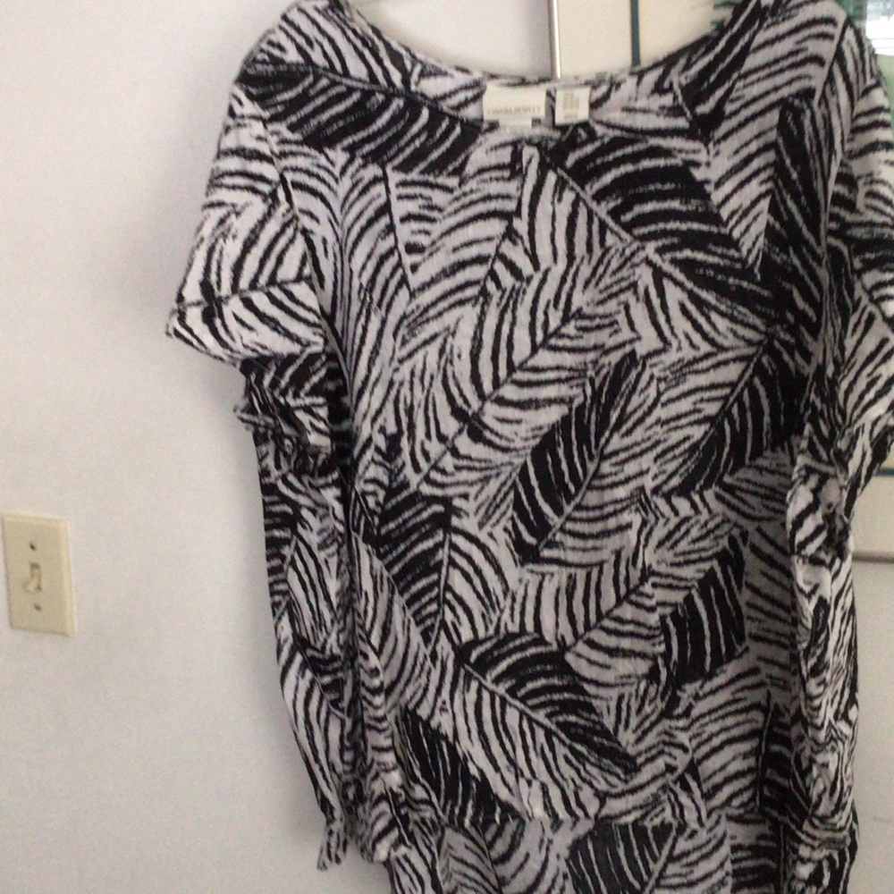 Cynthia Rowley Monochrome Leaf Print Short Sleeve Top